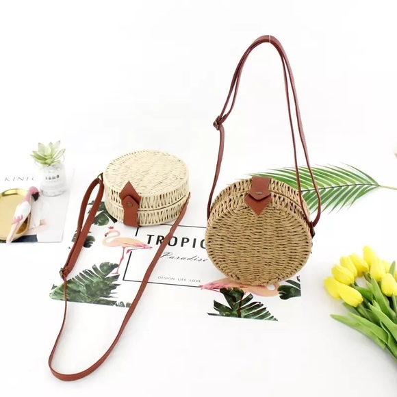 🆕 (1 LEFT) Round rattan straw crossbody purse - Picture 2 of 8